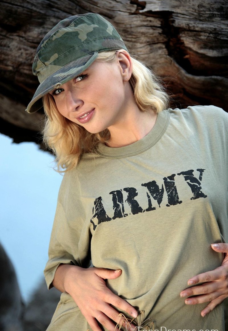 Полина, 18 лет, 2 размер груди